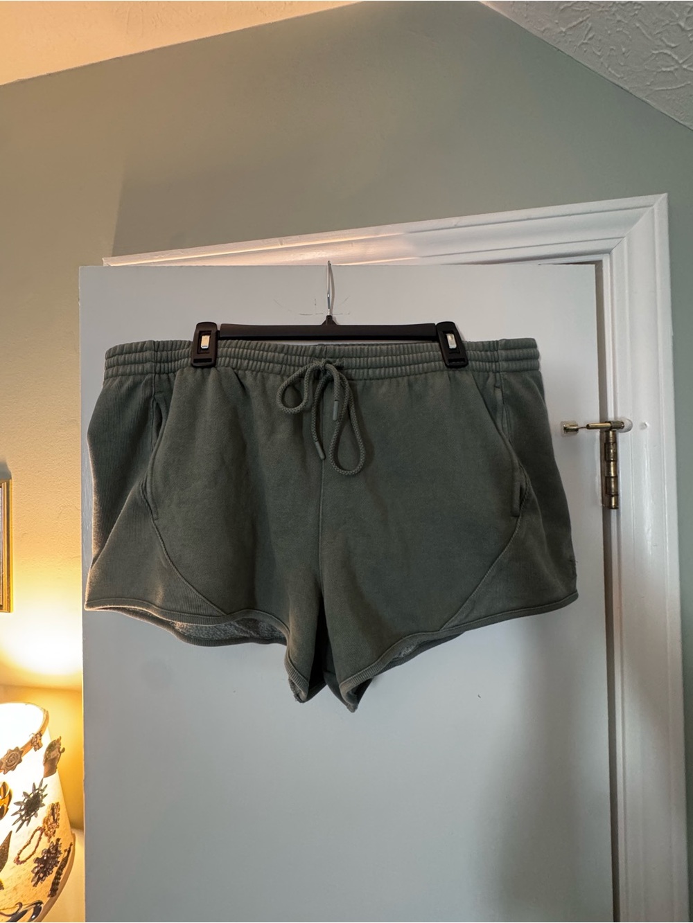 PINK Ivy Green Curved Hem Shorts